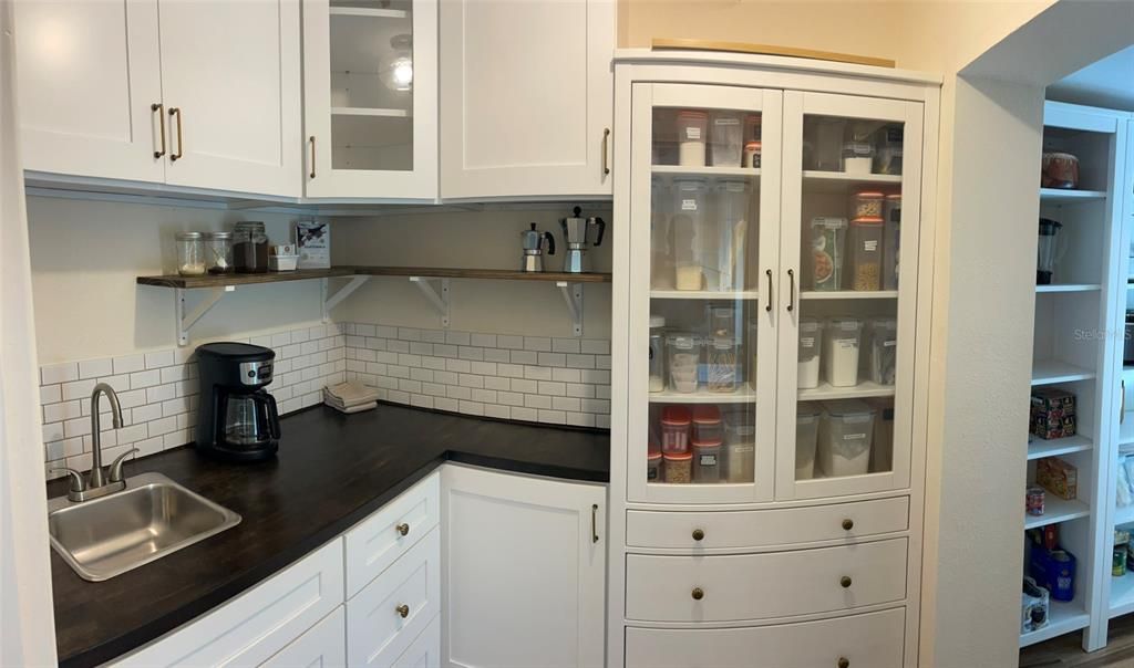 For Sale: $565,000 (3 beds, 2 baths, 2063 Square Feet)