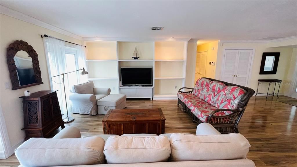 For Sale: $565,000 (3 beds, 2 baths, 2063 Square Feet)