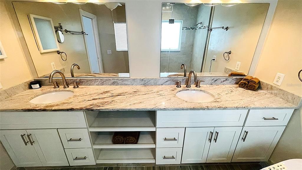 For Sale: $565,000 (3 beds, 2 baths, 2063 Square Feet)