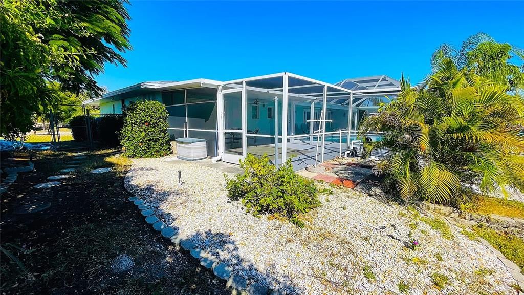 For Sale: $565,000 (3 beds, 2 baths, 2063 Square Feet)