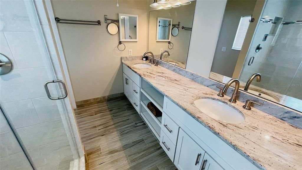 For Sale: $565,000 (3 beds, 2 baths, 2063 Square Feet)