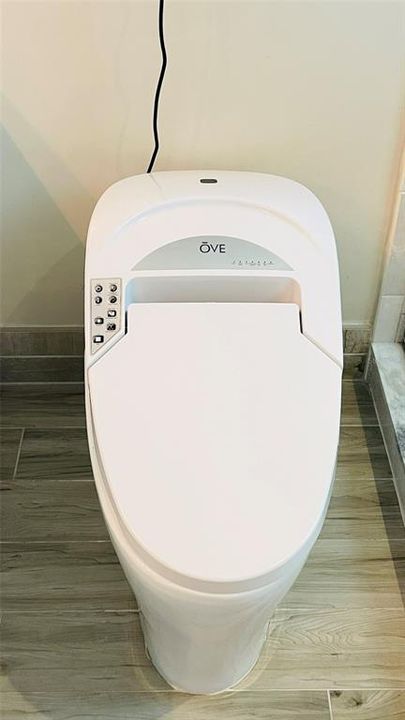 For Sale: $565,000 (3 beds, 2 baths, 2063 Square Feet)