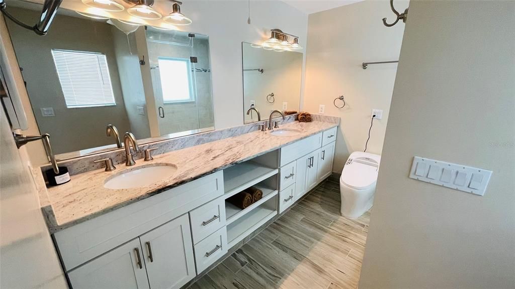 For Sale: $565,000 (3 beds, 2 baths, 2063 Square Feet)