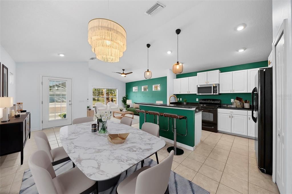 На продажу: $375,000 (2 спален, 2 ванн, 1258 Квадратных фут)