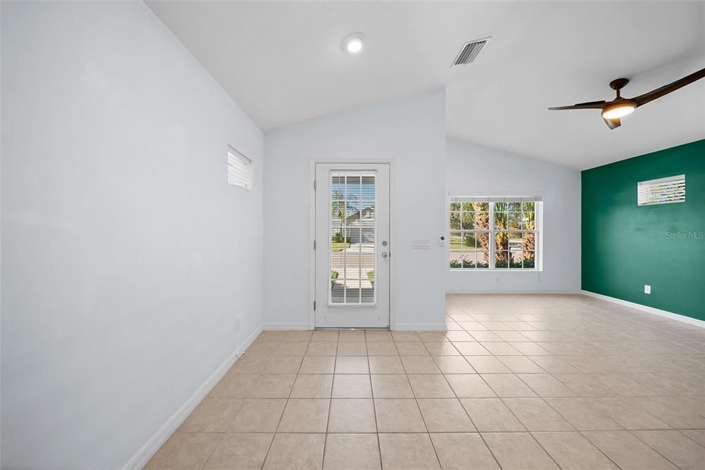 На продажу: $375,000 (2 спален, 2 ванн, 1258 Квадратных фут)