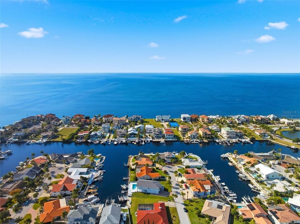 For Sale: $1,049,999 (3 beds, 2 baths, 2019 Square Feet)