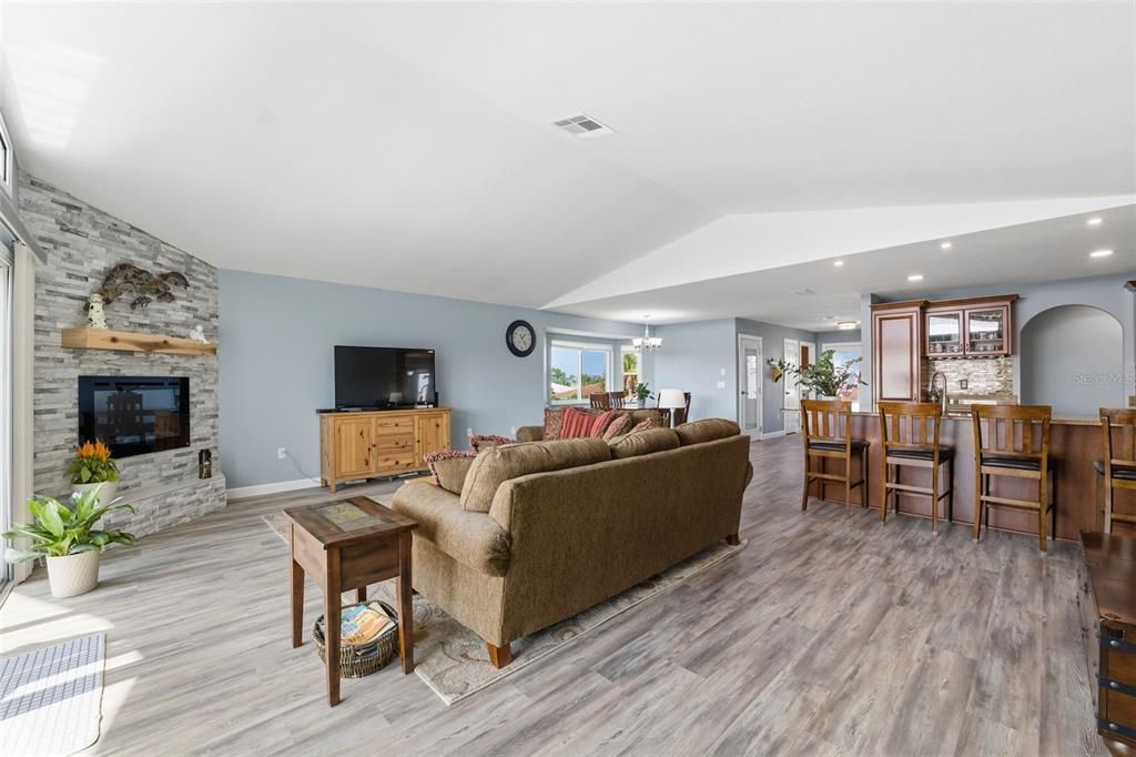 For Sale: $1,049,999 (3 beds, 2 baths, 2019 Square Feet)