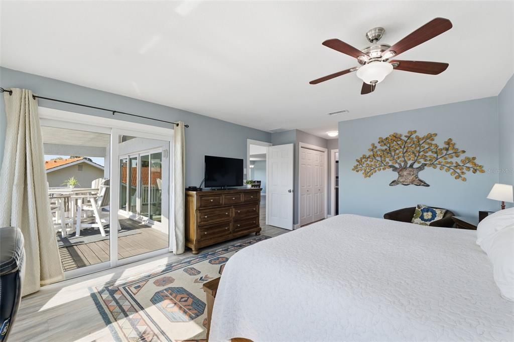 For Sale: $1,049,999 (3 beds, 2 baths, 2019 Square Feet)