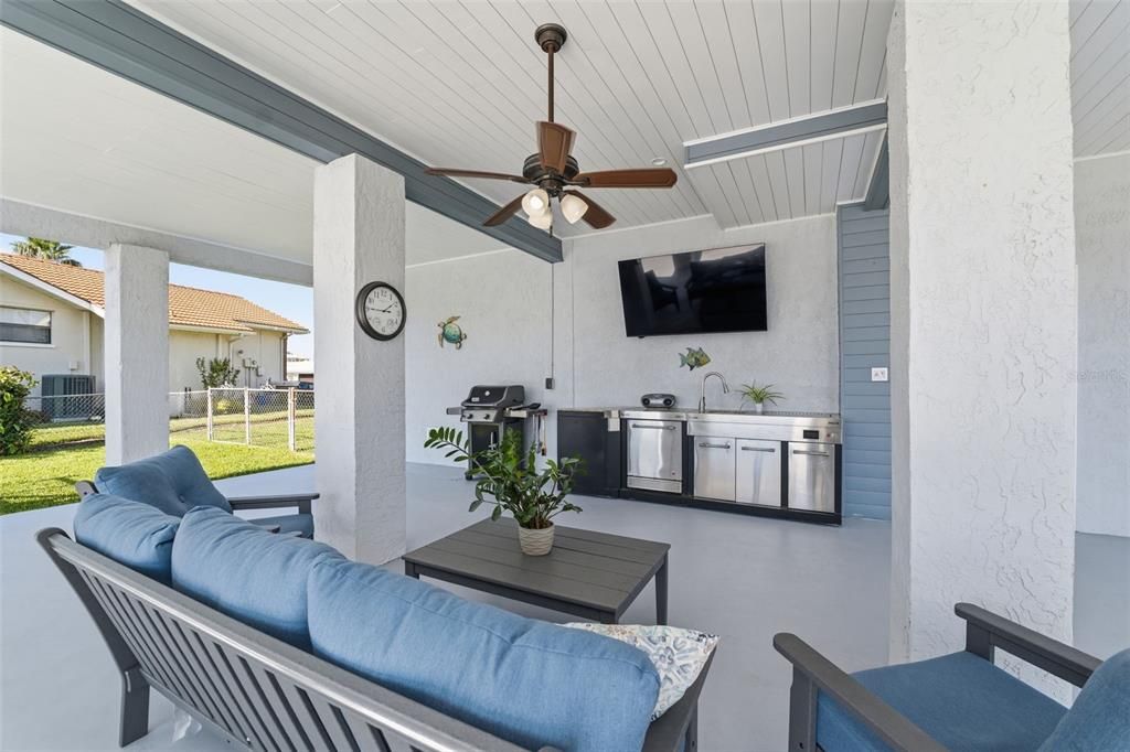 For Sale: $1,049,999 (3 beds, 2 baths, 2019 Square Feet)