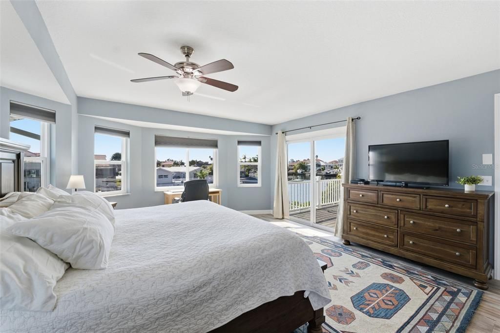 For Sale: $1,049,999 (3 beds, 2 baths, 2019 Square Feet)