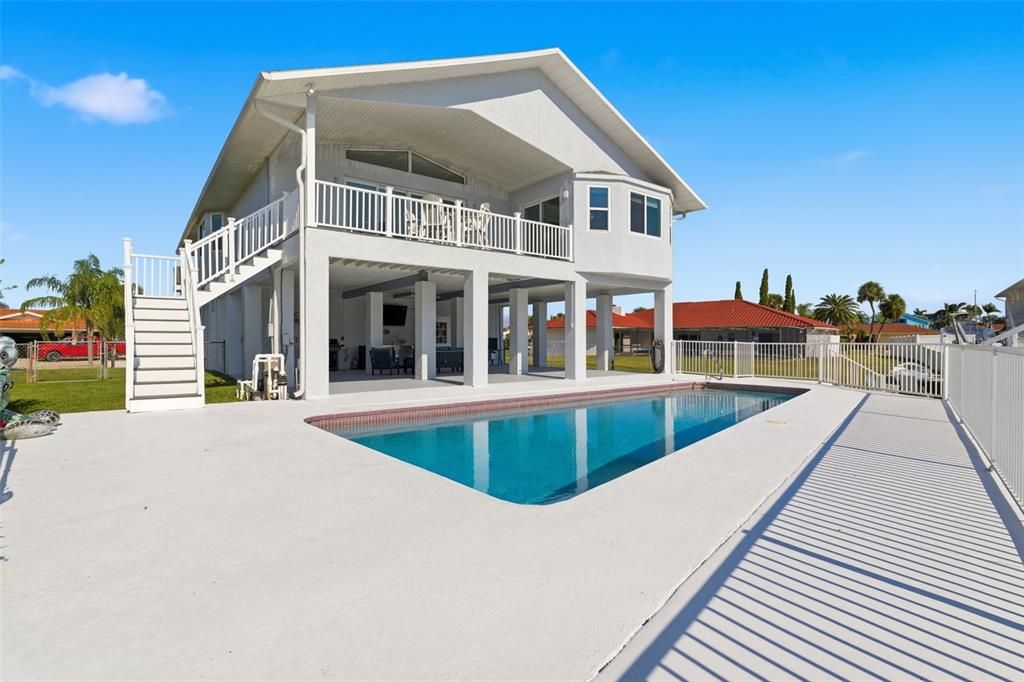 For Sale: $1,049,999 (3 beds, 2 baths, 2019 Square Feet)