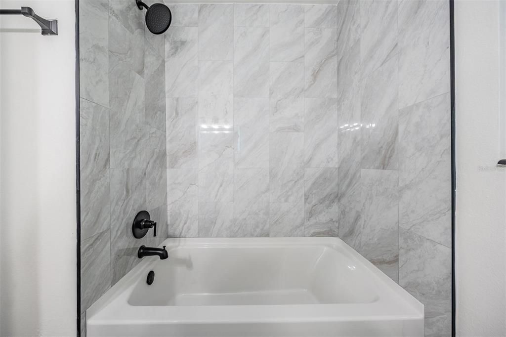 For Sale: $330,000 (2 beds, 1 baths, 1008 Square Feet)