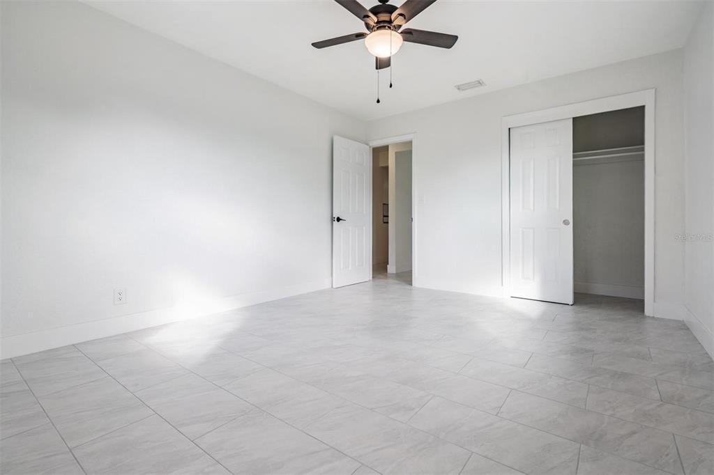 For Sale: $330,000 (2 beds, 1 baths, 1008 Square Feet)