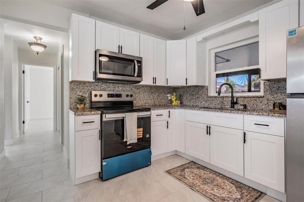 For Sale: $330,000 (2 beds, 1 baths, 1008 Square Feet)