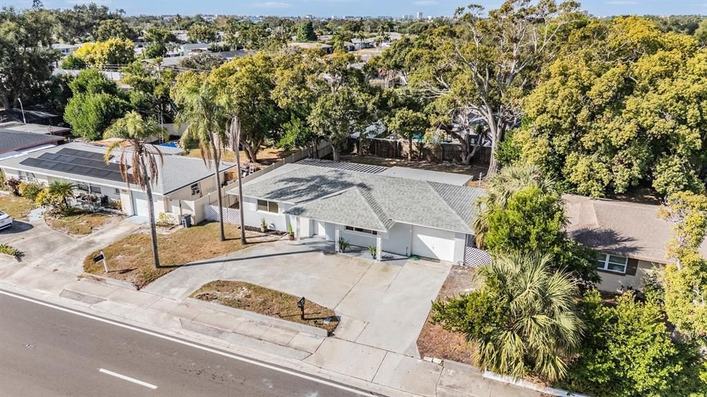 For Sale: $330,000 (2 beds, 1 baths, 1008 Square Feet)