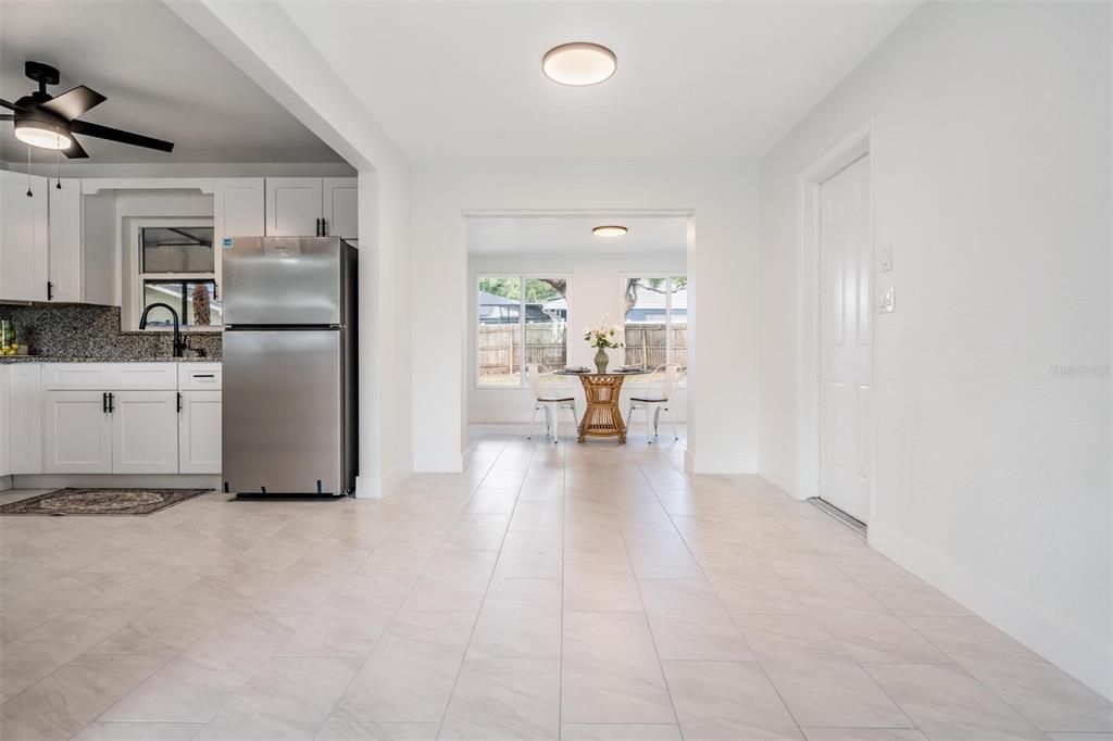 For Sale: $330,000 (2 beds, 1 baths, 1008 Square Feet)