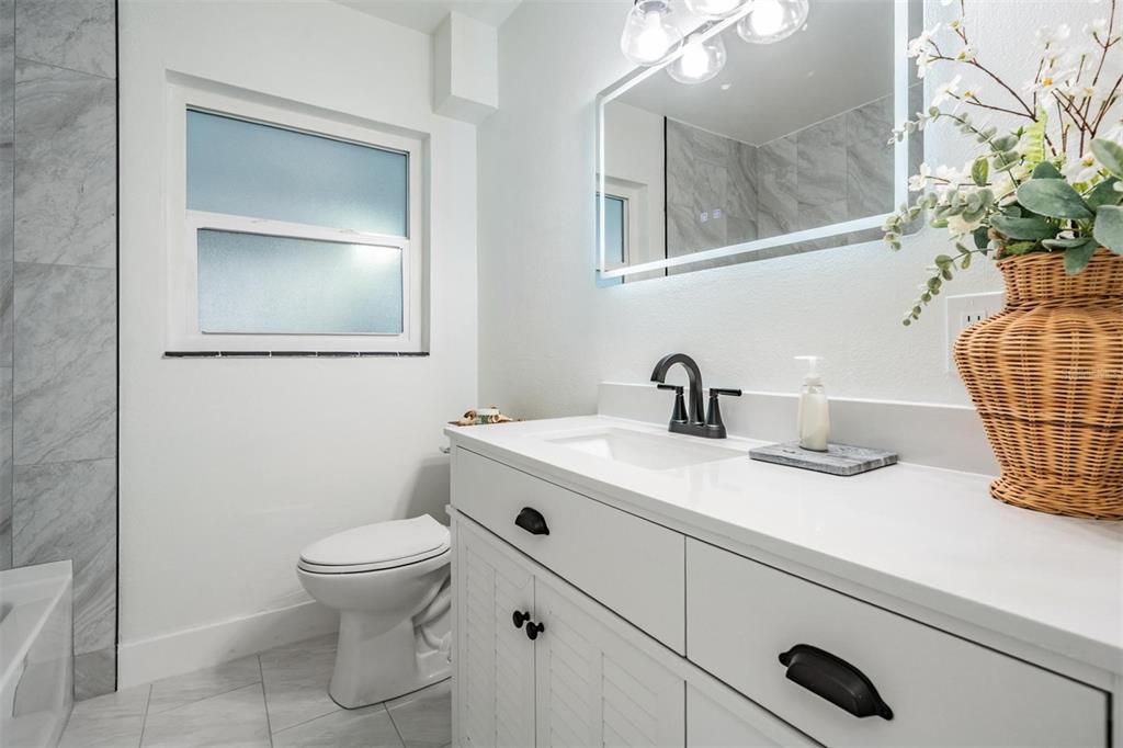 For Sale: $330,000 (2 beds, 1 baths, 1008 Square Feet)