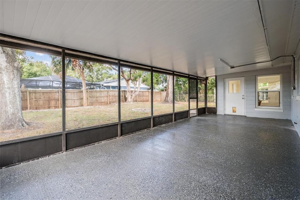 For Sale: $330,000 (2 beds, 1 baths, 1008 Square Feet)