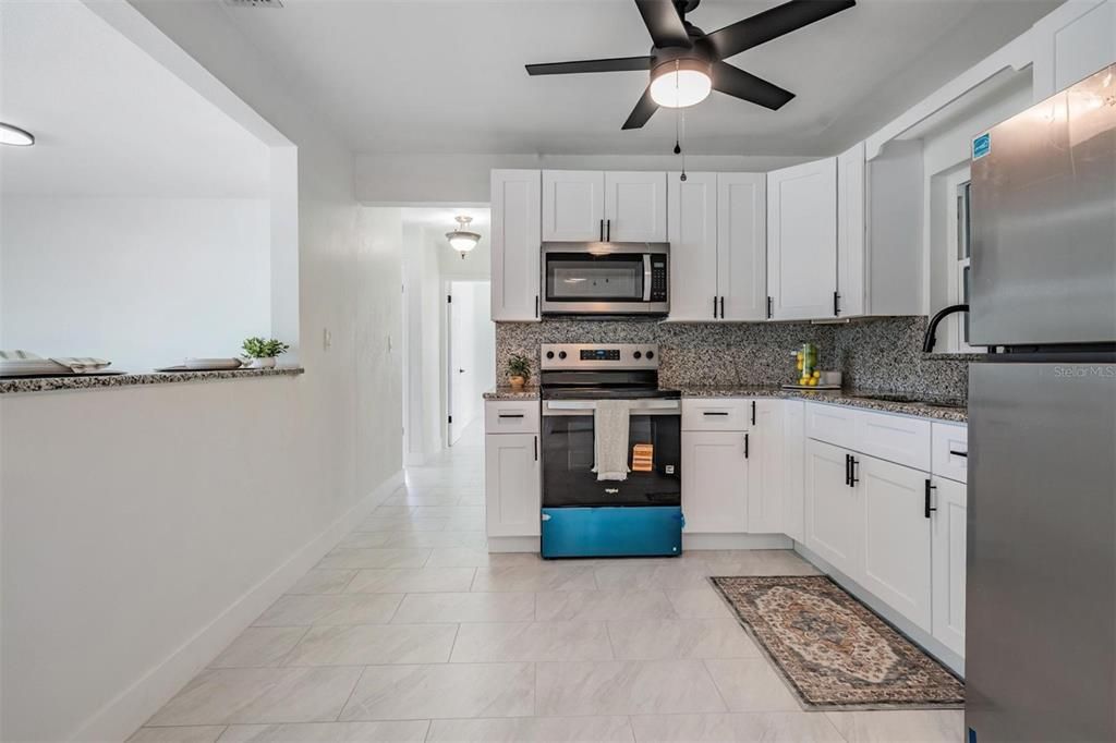 For Sale: $330,000 (2 beds, 1 baths, 1008 Square Feet)