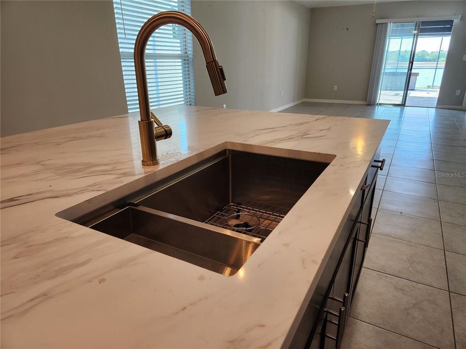 На продажу: $309,500 (3 спален, 2 ванн, 1451 Квадратных фут)