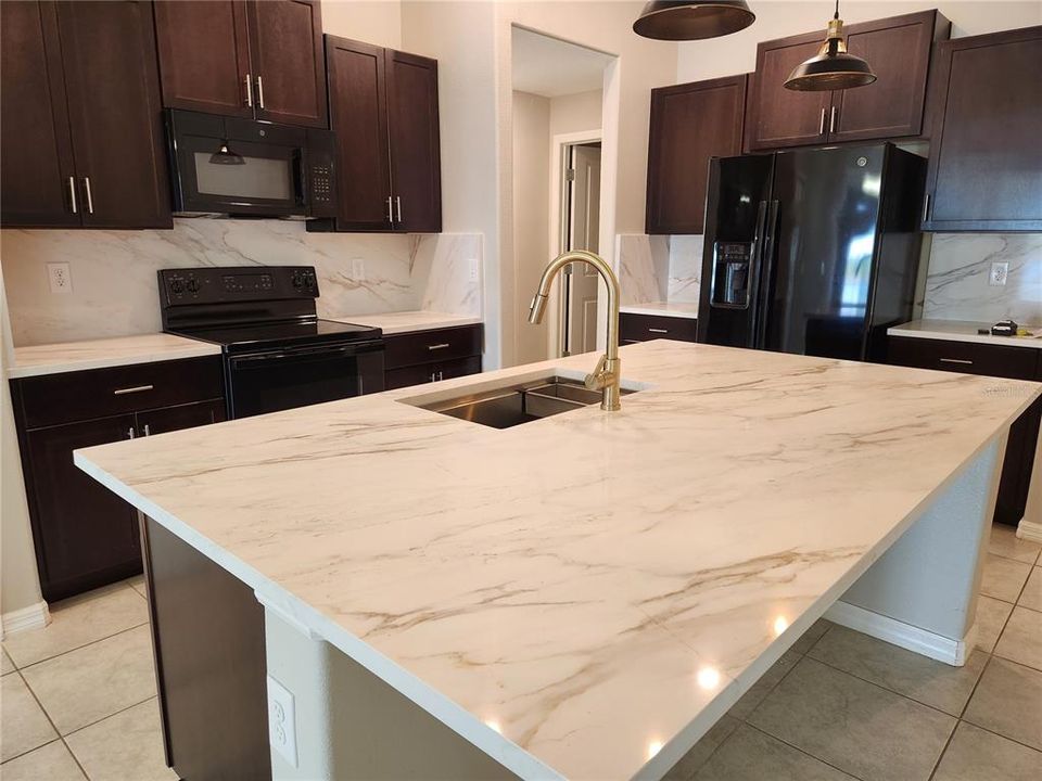 На продажу: $309,500 (3 спален, 2 ванн, 1451 Квадратных фут)