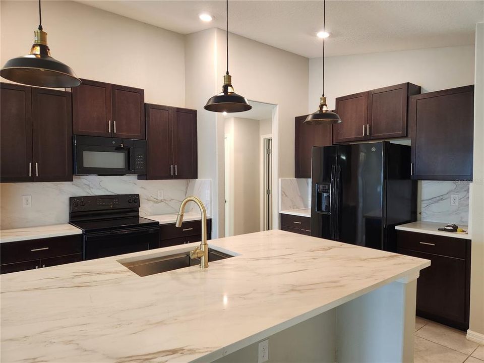 На продажу: $309,500 (3 спален, 2 ванн, 1451 Квадратных фут)