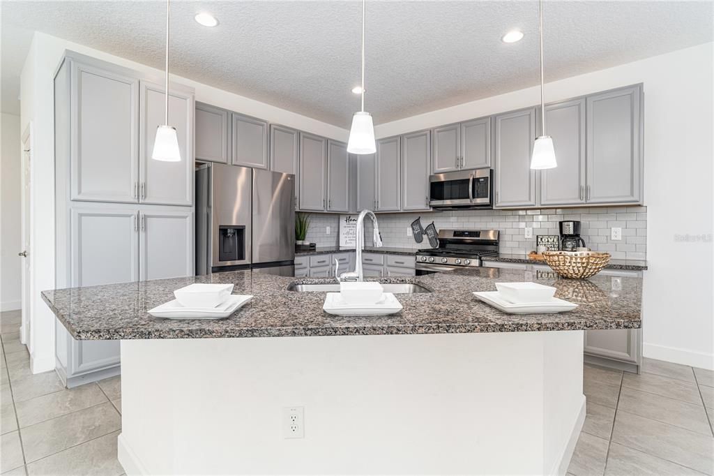 На продажу: $457,000 (4 спален, 3 ванн, 2532 Квадратных фут)