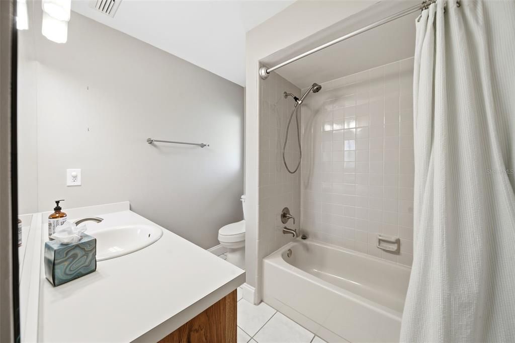 Activo con contrato: $329,900 (3 camas, 2 baños, 1803 Pies cuadrados)