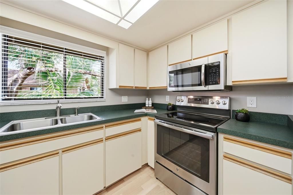 Activo con contrato: $329,900 (3 camas, 2 baños, 1803 Pies cuadrados)