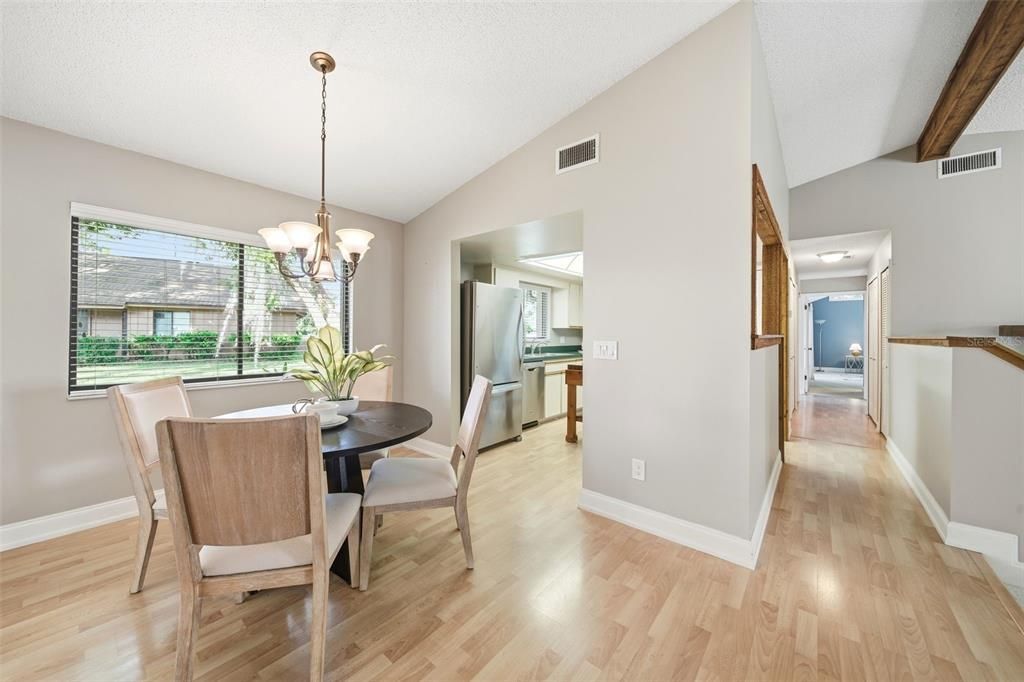 Activo con contrato: $329,900 (3 camas, 2 baños, 1803 Pies cuadrados)