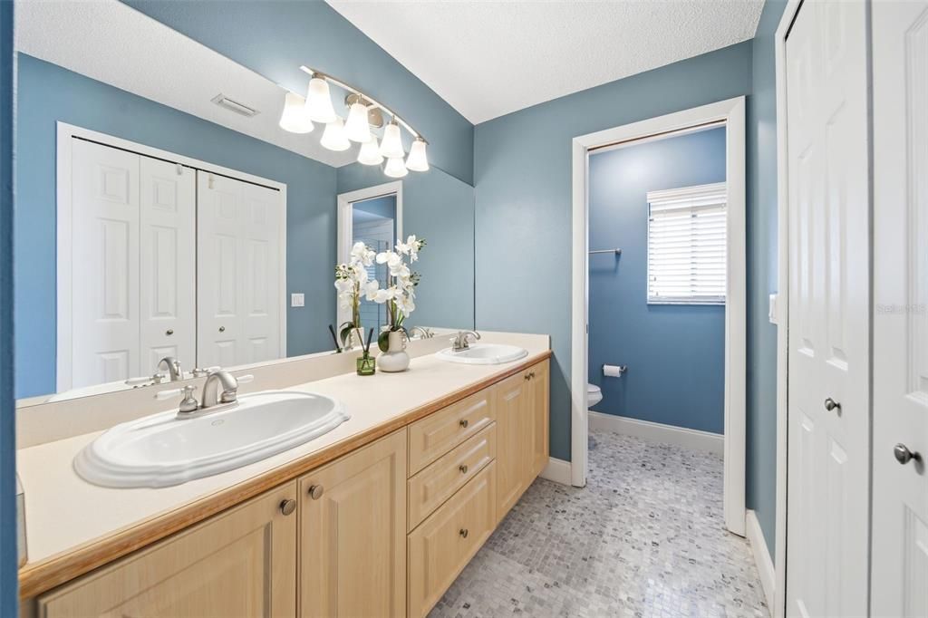 Activo con contrato: $329,900 (3 camas, 2 baños, 1803 Pies cuadrados)