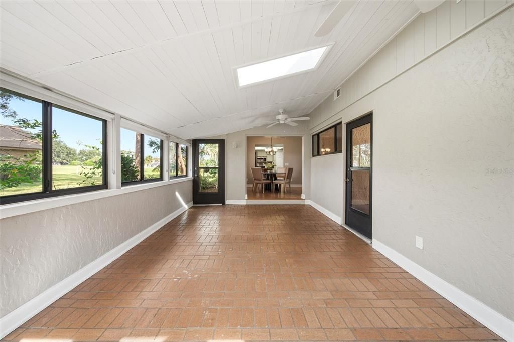 Activo con contrato: $329,900 (3 camas, 2 baños, 1803 Pies cuadrados)