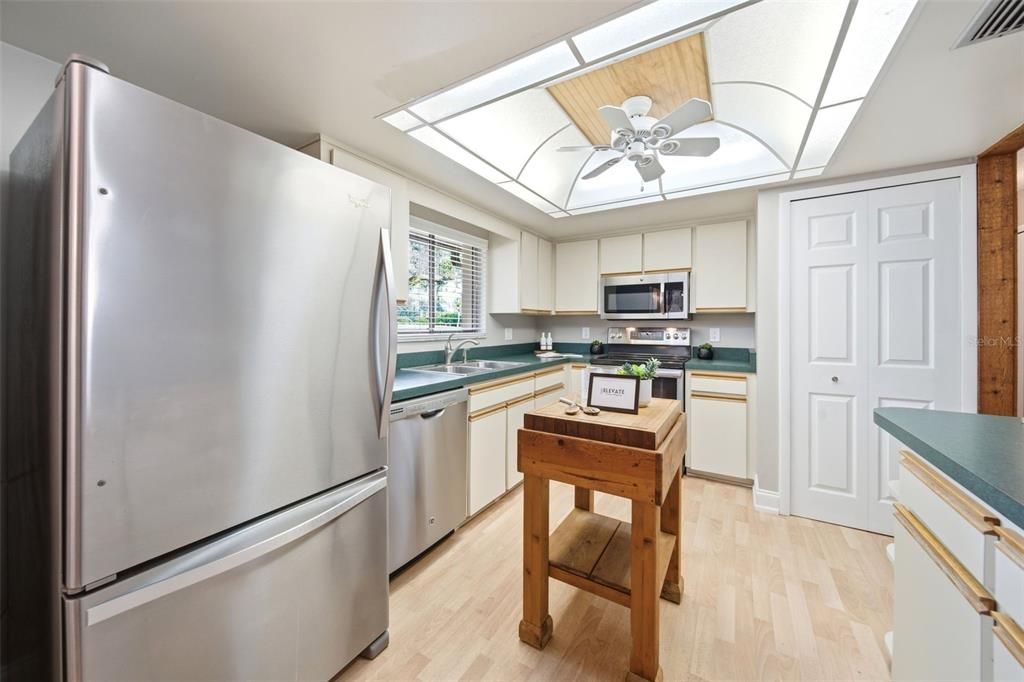 Activo con contrato: $329,900 (3 camas, 2 baños, 1803 Pies cuadrados)