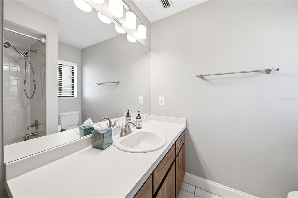 Activo con contrato: $329,900 (3 camas, 2 baños, 1803 Pies cuadrados)