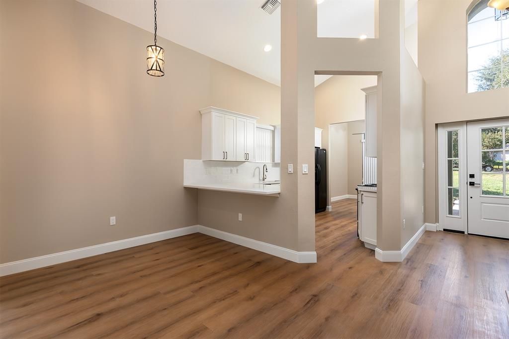 На продажу: $889,000 (3 спален, 2 ванн, 2112 Квадратных фут)