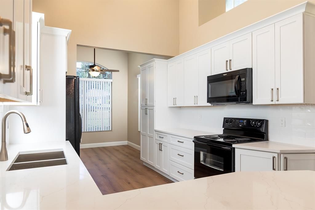 На продажу: $889,000 (3 спален, 2 ванн, 2112 Квадратных фут)