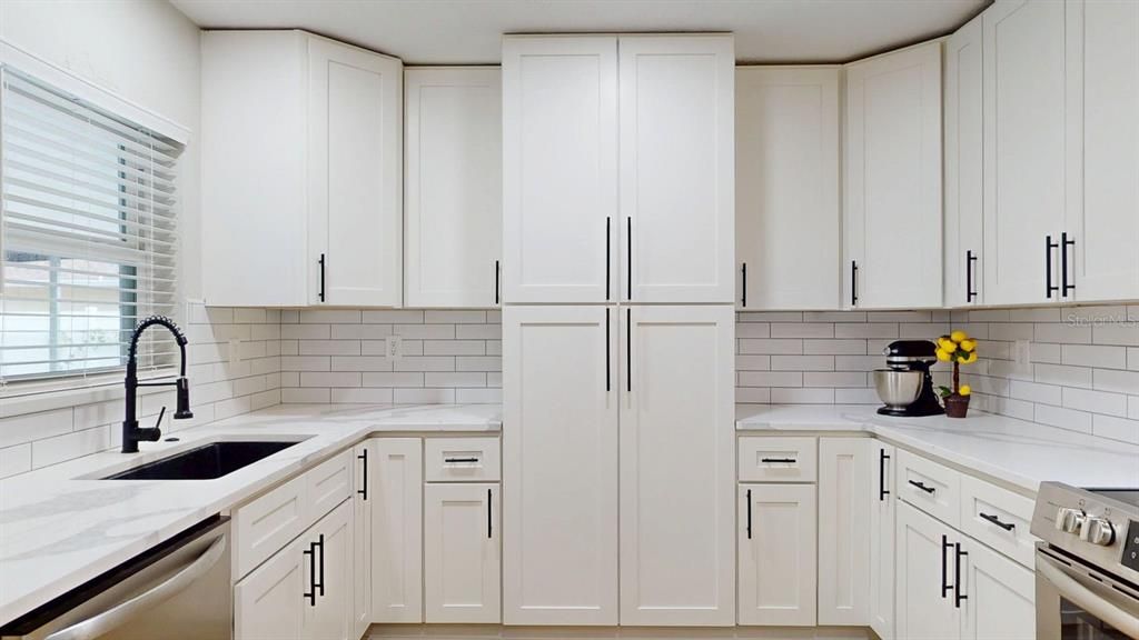 For Sale: $515,000 (3 beds, 2 baths, 1377 Square Feet)