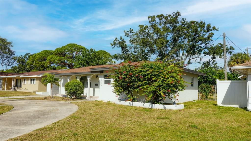 For Sale: $515,000 (3 beds, 2 baths, 1377 Square Feet)