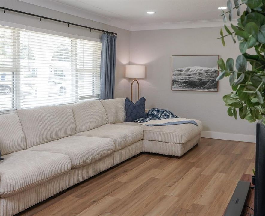 For Sale: $515,000 (3 beds, 2 baths, 1377 Square Feet)