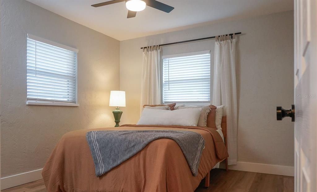 For Sale: $515,000 (3 beds, 2 baths, 1377 Square Feet)