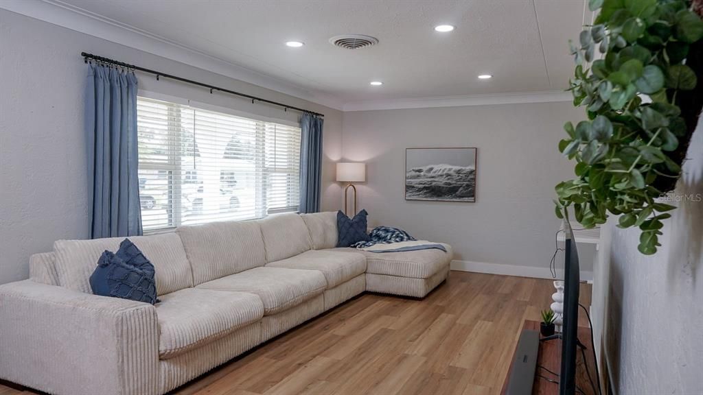 For Sale: $515,000 (3 beds, 2 baths, 1377 Square Feet)