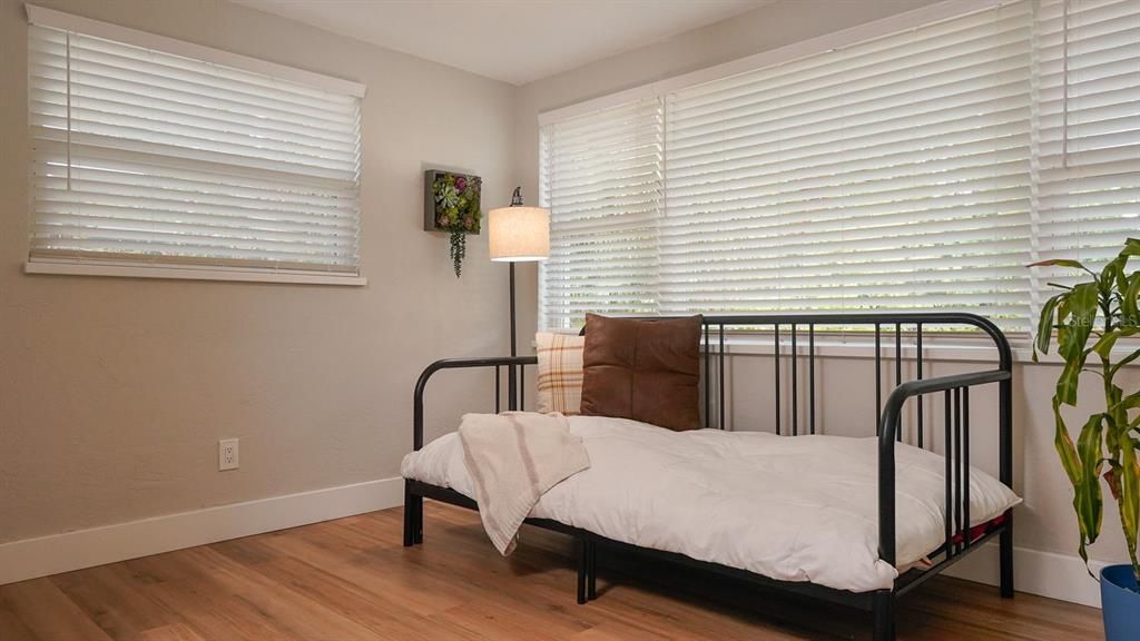 For Sale: $515,000 (3 beds, 2 baths, 1377 Square Feet)