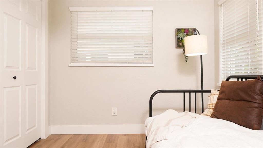 For Sale: $515,000 (3 beds, 2 baths, 1377 Square Feet)