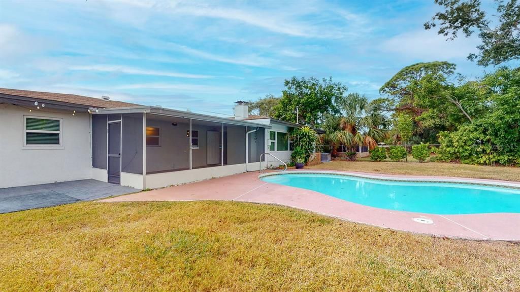 For Sale: $515,000 (3 beds, 2 baths, 1377 Square Feet)