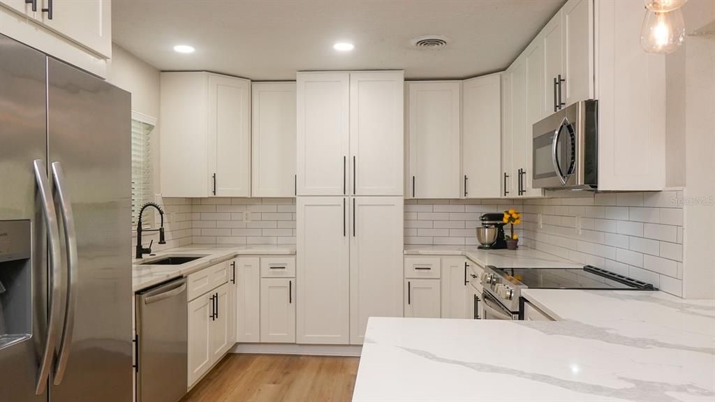 For Sale: $515,000 (3 beds, 2 baths, 1377 Square Feet)