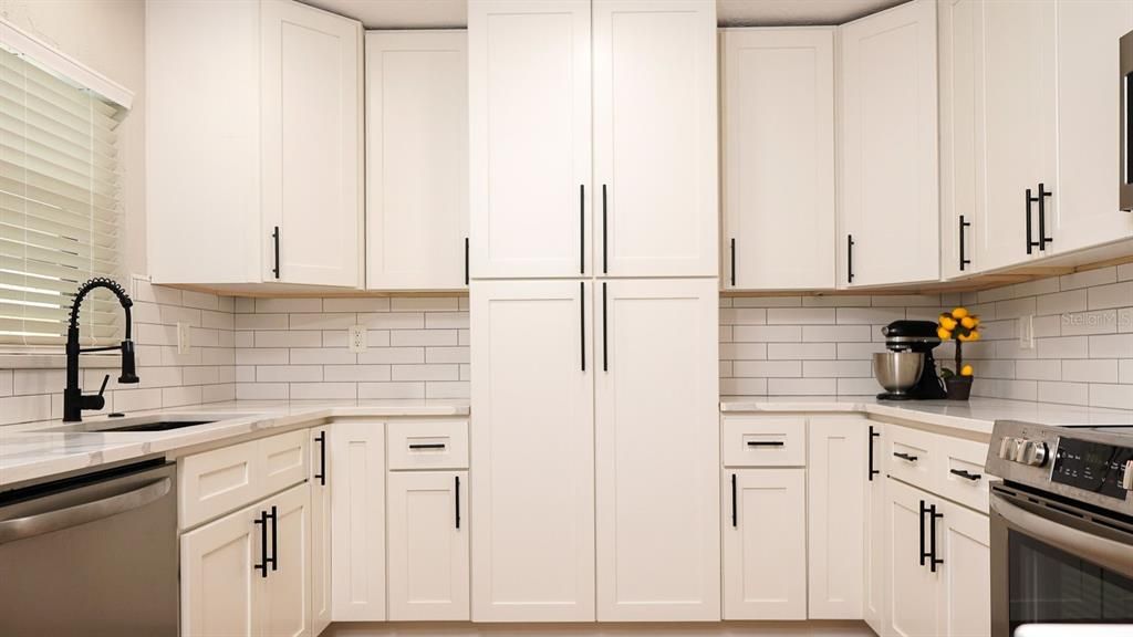 For Sale: $515,000 (3 beds, 2 baths, 1377 Square Feet)