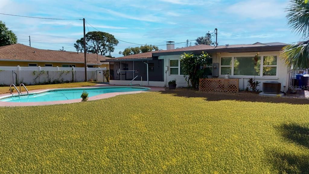 For Sale: $515,000 (3 beds, 2 baths, 1377 Square Feet)