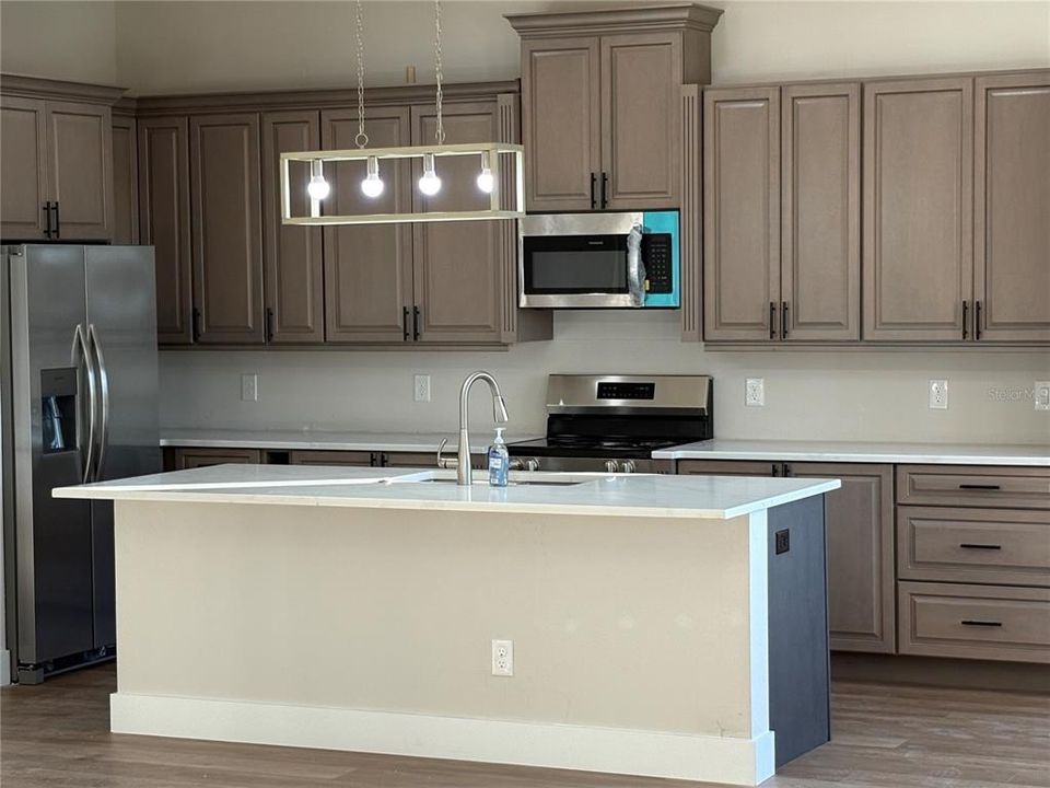 待售: $625,000 (4 贝兹, 2 浴室, 2898 平方英尺)