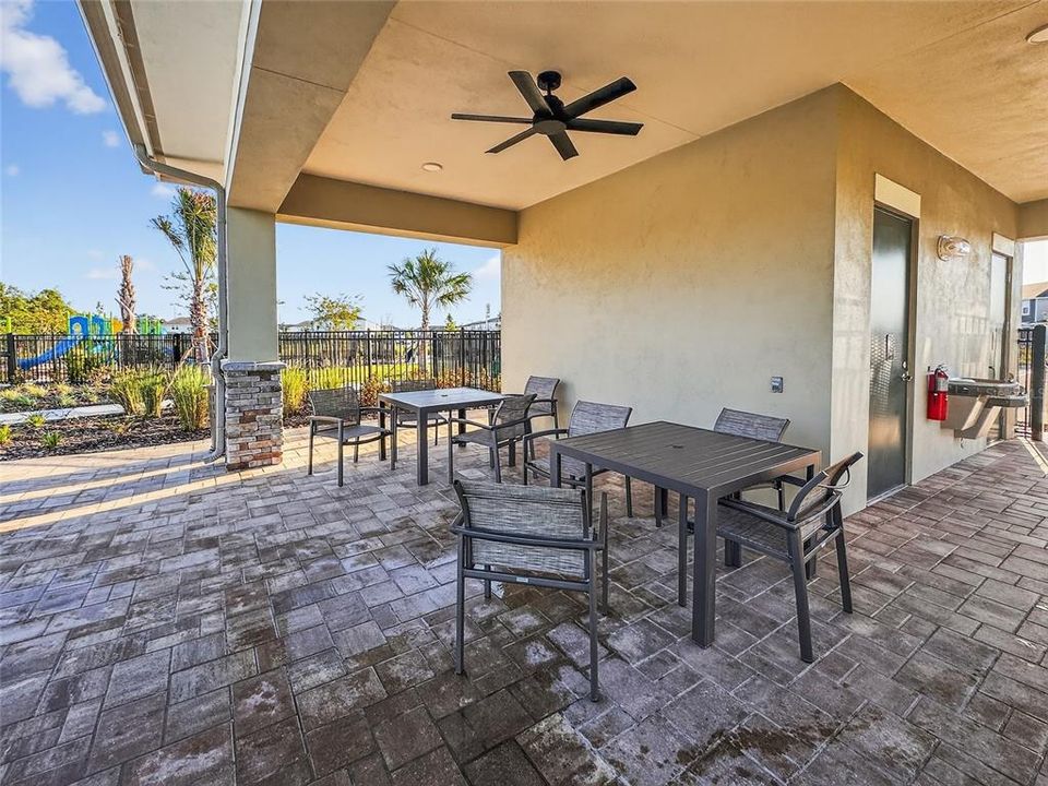 Activo con contrato: $249,000 (3 camas, 2 baños, 1616 Pies cuadrados)