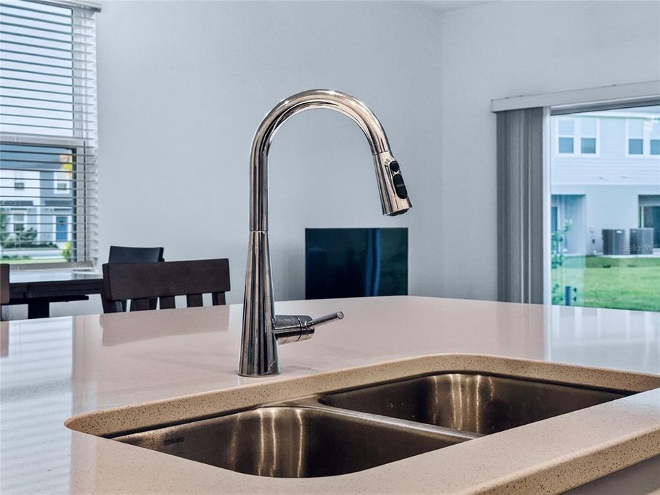 Activo con contrato: $249,000 (3 camas, 2 baños, 1616 Pies cuadrados)